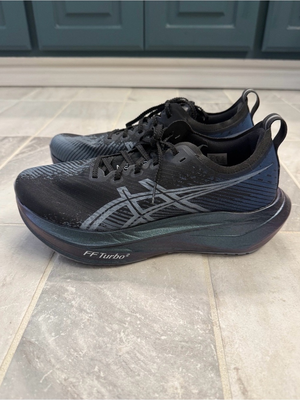 ASICS Megablast Men 7.5 US / Women 9 Black